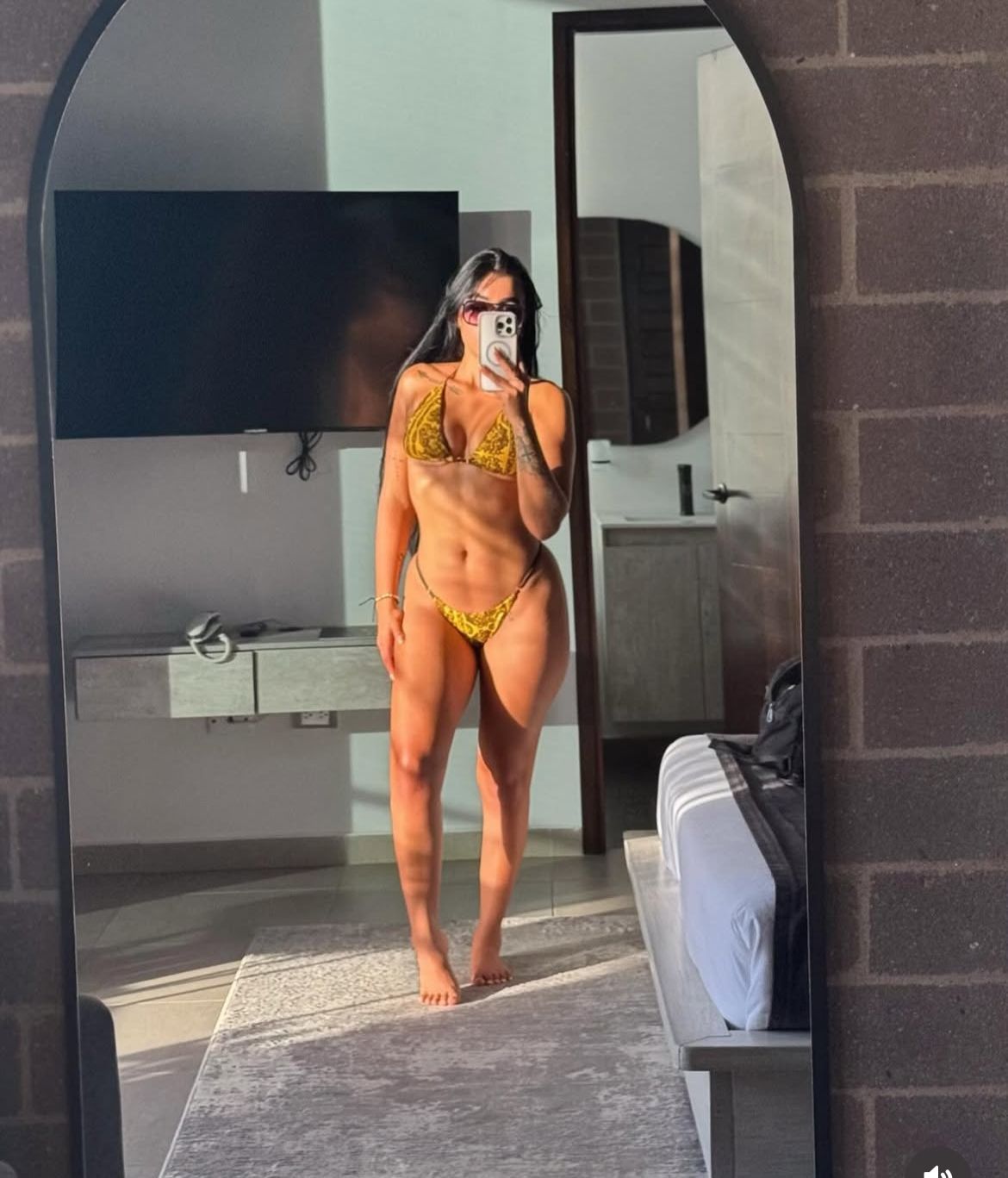 Escort - MONICA - Ibiza Tops